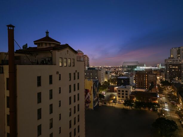 Imagen de la habitación del Hotel Moxy Houston Downtown. Foto 15