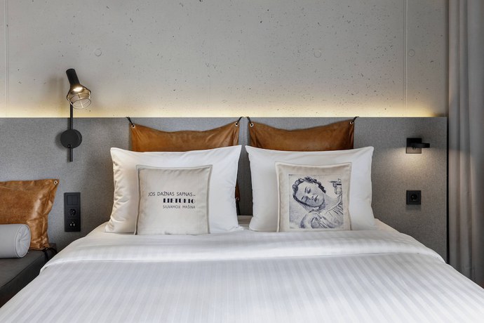 Imagen de la habitación del Hotel Moxy Kaunas Center. Foto 5