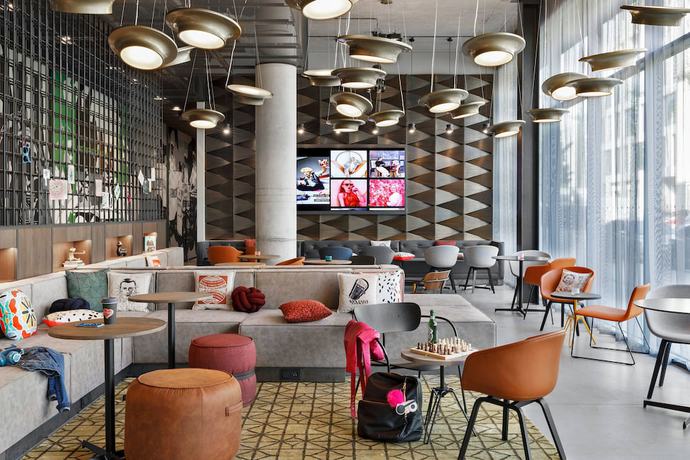 Imagen de los interiores del Hotel Moxy Kaunas Center. Foto 15