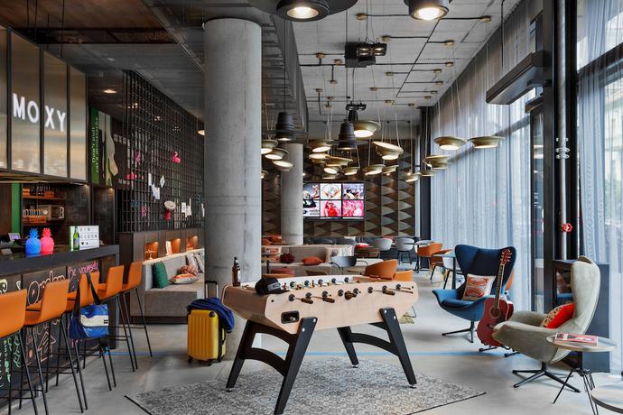 Imagen de los interiores del Hotel Moxy Kaunas Center. Foto 16