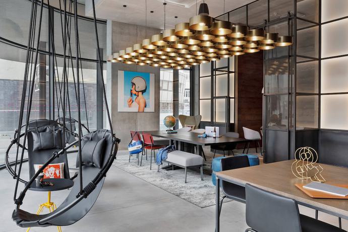 Imagen de los interiores del Hotel Moxy Kaunas Center. Foto 19