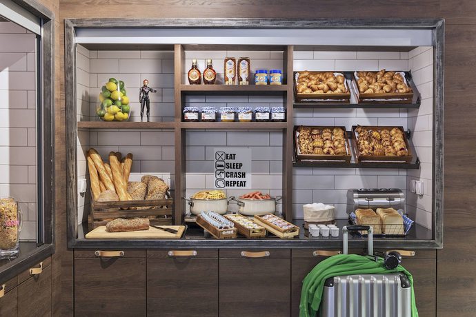 Imagen del bar/restaurante del Hotel Moxy Lausanne City. Foto 2