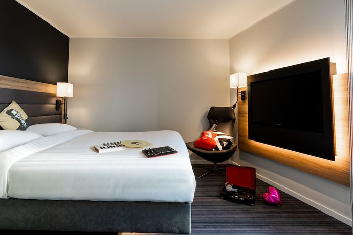 Imagen de la habitación del Hotel Moxy London Heathrow Airport. Foto 6