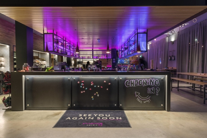 Imagen de los interiores del Hotel Moxy London Stratford. Foto 18