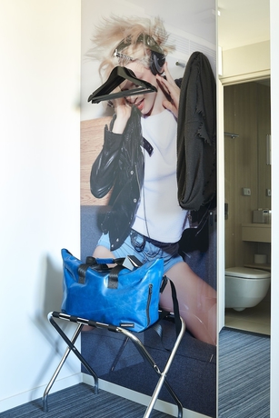 Imagen de la habitación del Hotel Moxy London Stratford. Foto 15