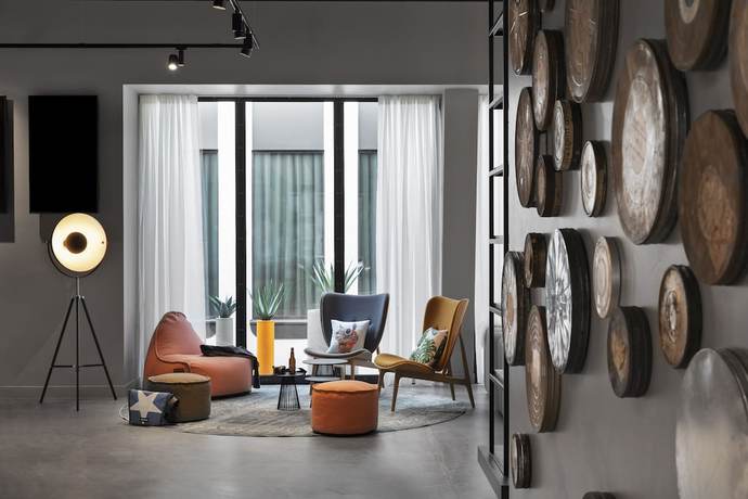 Imagen de los interiores del Hotel Moxy Lyon Airport. Foto 21