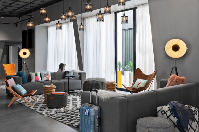 Imagen del bar/restaurante del Hotel Moxy Lyon Airport. Foto 4