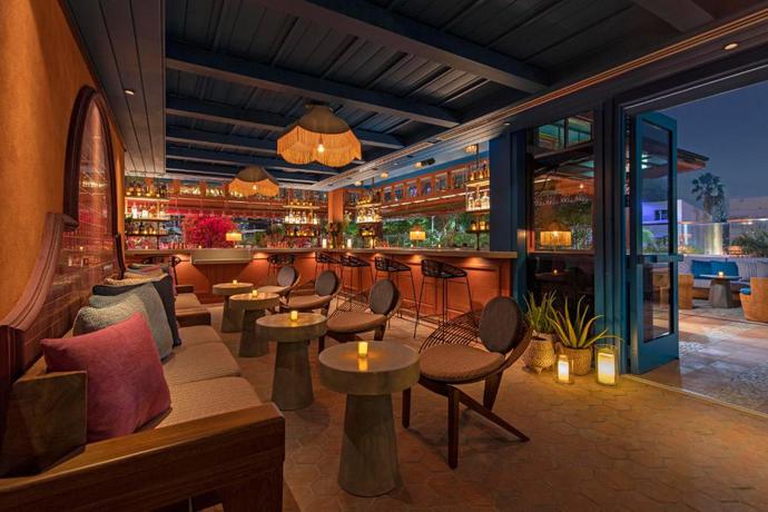 Imagen del bar/restaurante del Hotel Moxy Miami South Beach. Foto 3