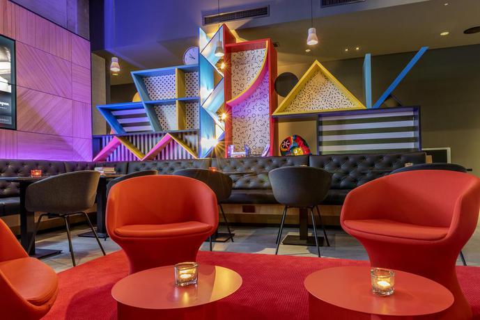 Imagen de los interiores del Hotel Moxy Milan Linate Airport. Foto 11