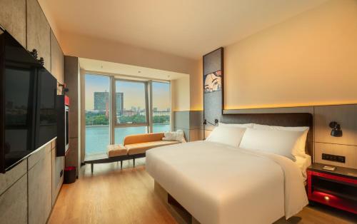 Imagen de la habitación del Hotel Moxy Ningbo Old Bund. Foto 19