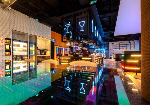 Imagen general del Hotel Moxy Ningbo Old Bund. Foto 7