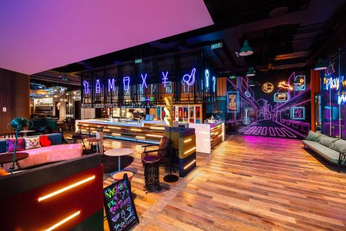 Imagen general del Hotel Moxy Ningbo Old Bund. Foto 11