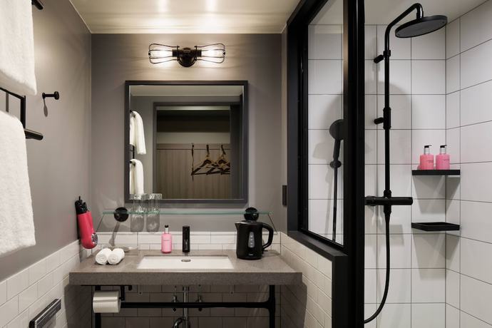 Imagen de la habitación del Hotel Moxy Osaka Shin Umeda. Foto 7