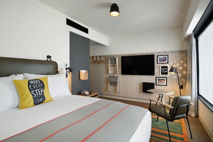 Imagen de la habitación del Hotel Moxy Osaka Shin Umeda. Foto 10