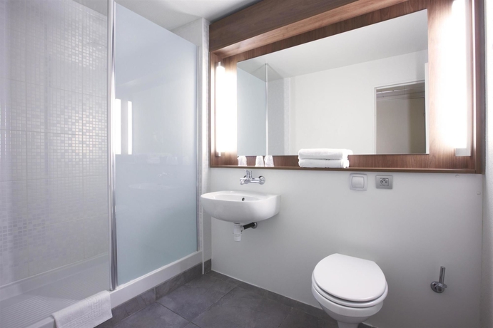 Imagen de la habitación del Hotel Moxy Paris Bastille France. Foto 6