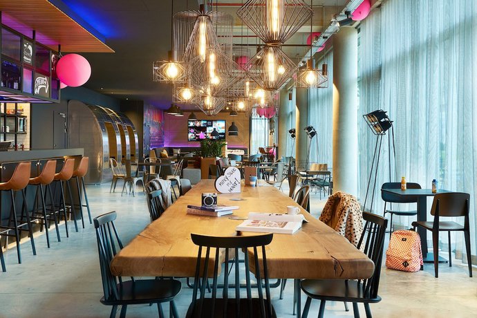 Imagen de los interiores del Hotel Moxy Paris Charles de Gaulle Airport. Foto 5