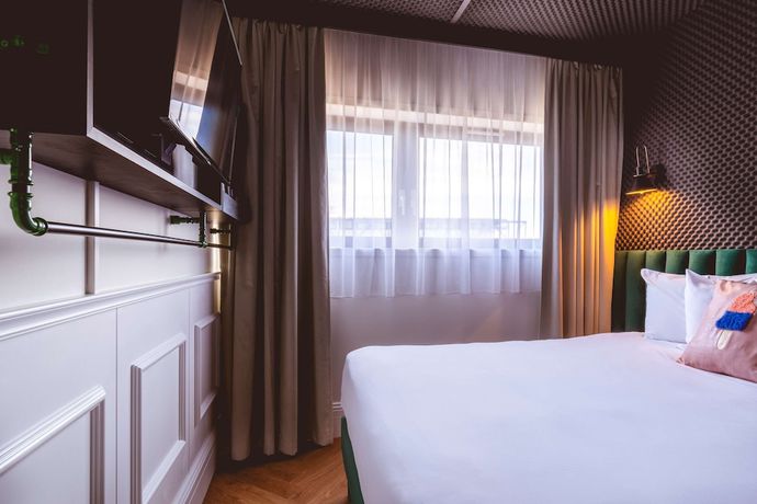 Imagen de la habitación del Hotel Moxy Paris La Villette. Foto 8