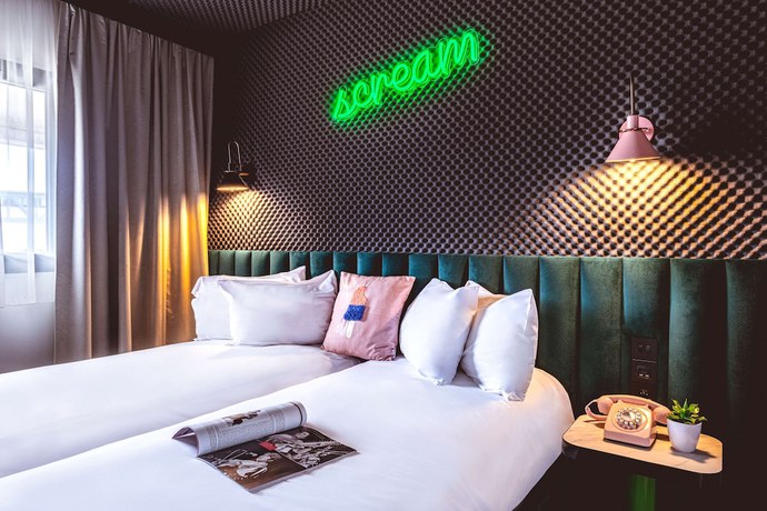 Imagen de la habitación del Hotel Moxy Paris La Villette. Foto 10
