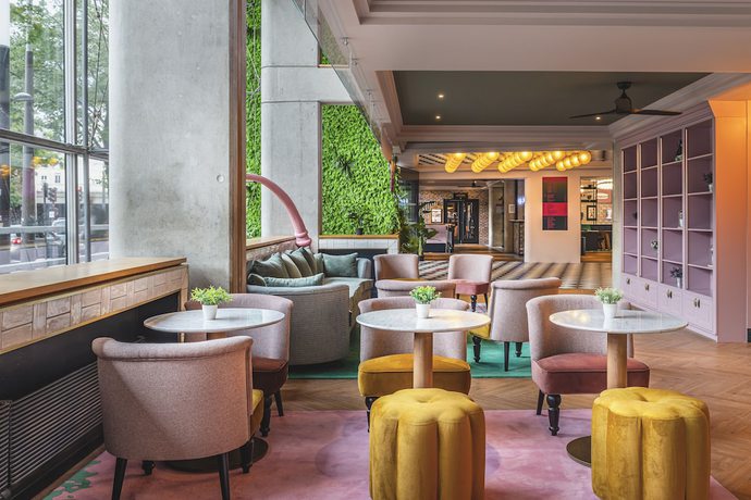 Imagen del bar/restaurante del Hotel Moxy Paris La Villette. Foto 4