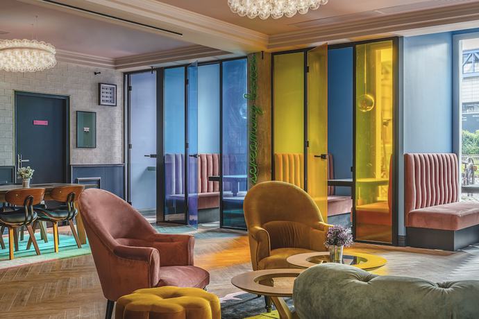 Imagen del bar/restaurante del Hotel Moxy Paris La Villette. Foto 6