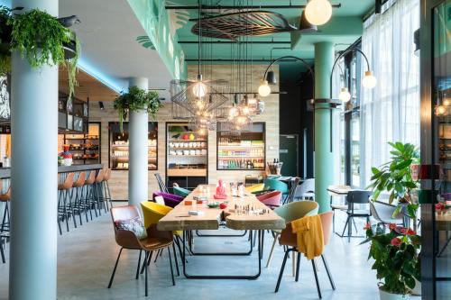 Imagen de los interiores del Hotel Moxy Paris Val D'europe. Foto 5