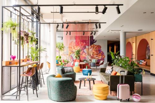 Imagen de los interiores del Hotel Moxy Paris Val D'europe. Foto 7
