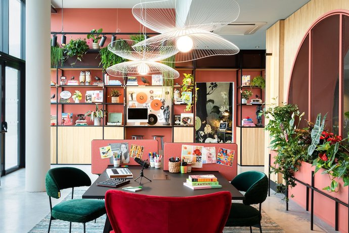 Imagen de los interiores del Hotel Moxy Paris Val D’europe. Foto 18