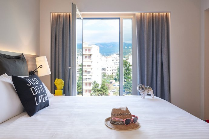 Imagen de la habitación del Hotel Moxy Patra Marina. Foto 9