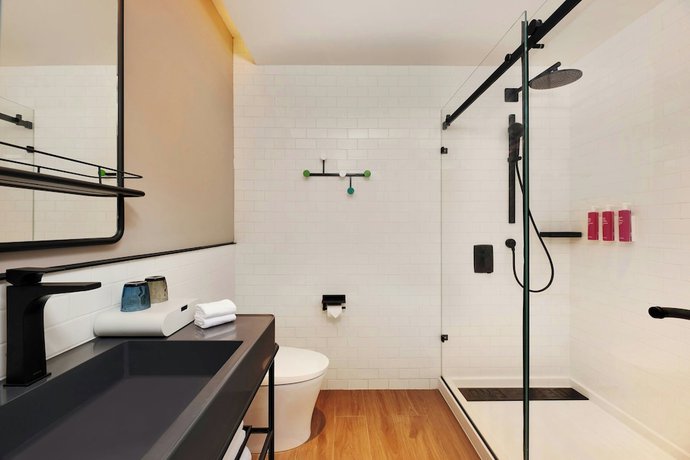 Imagen de la habitación del Hotel Moxy Shanghai Putuo. Foto 11