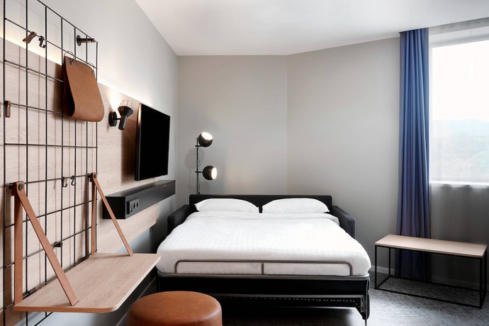 Imagen de la habitación del Hotel Moxy Sophia Antipolis. Foto 10
