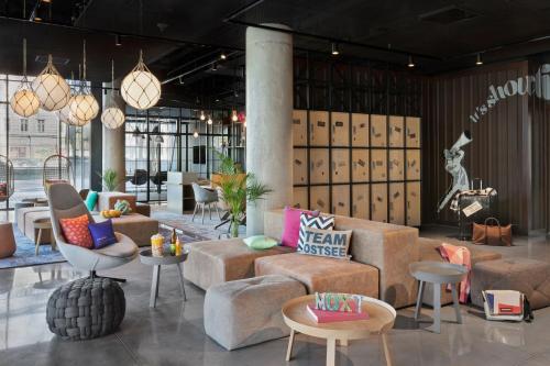 Imagen de los interiores del Hotel Moxy Szczecin City. Foto 9