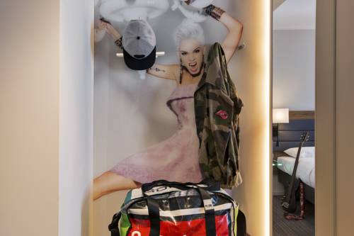 Imagen de la habitación del Hotel Moxy Vienna Airport. Foto 6