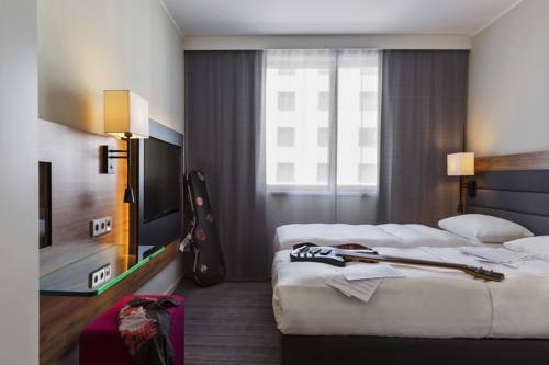 Imagen de la habitación del Hotel Moxy Vienna Airport. Foto 7