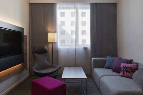 Imagen de la habitación del Hotel Moxy Vienna Airport. Foto 13