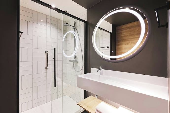 Imagen de la habitación del Hotel Moxy Warsaw City. Foto 10