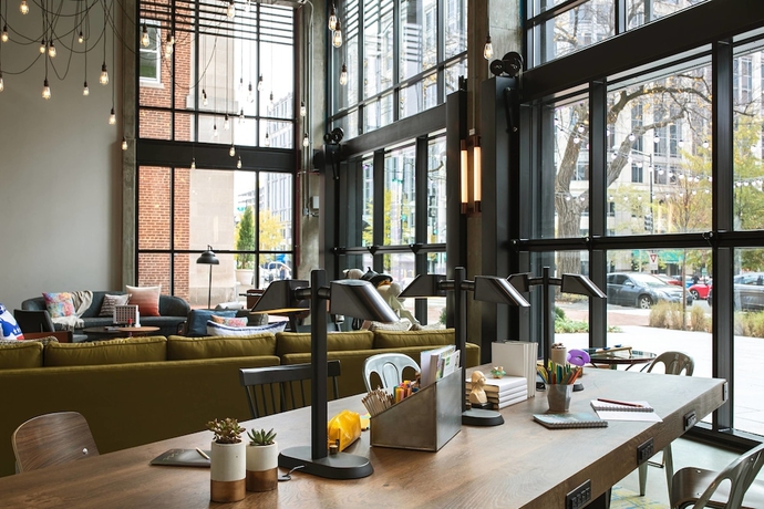 Imagen de los interiores del Hotel Moxy Washington, DC Downtown. Foto 16