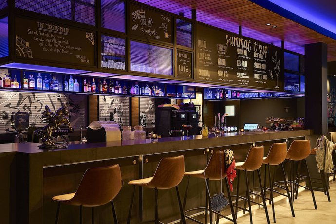 Imagen del bar/restaurante del Hotel Moxy York. Foto 4