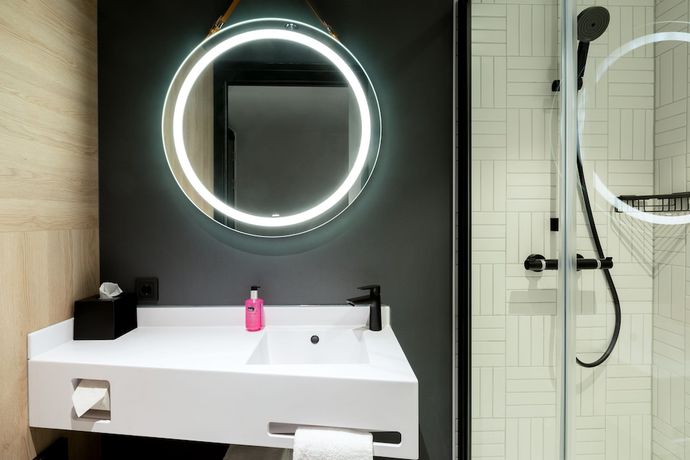 Imagen de la habitación del Hotel Moxy the Hague. Foto 12