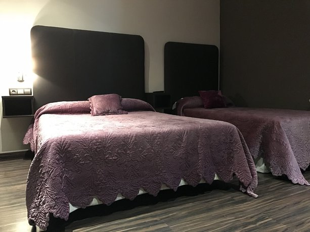 Imagen de la habitación del Hotel Moya Landete. Foto 5