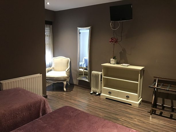 Imagen de la habitación del Hotel Moya Landete. Foto 7