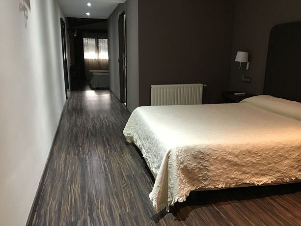 Imagen de la habitación del Hotel Moya Landete. Foto 12