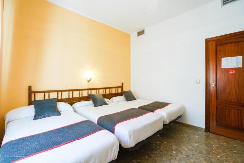 Imagen de la habitación del Hotel Moya, Monesterio. Foto 11