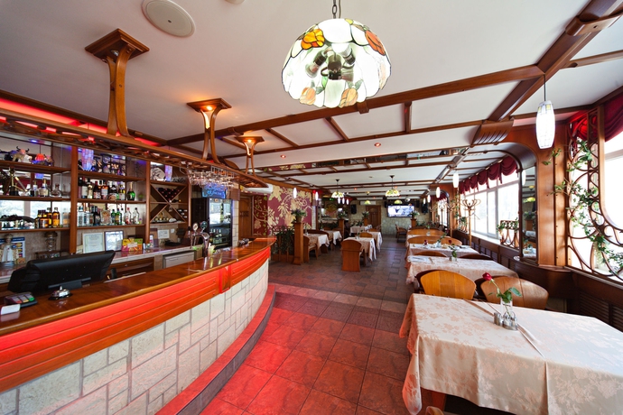 Imagen del bar/restaurante del Hotel Moya, Samara. Foto 4