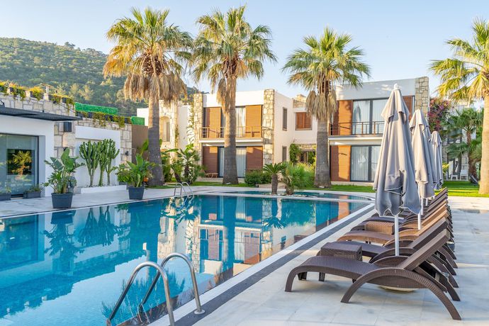 Imagen de la piscina del Hotel Moyo Luxury and Beach. Foto 18