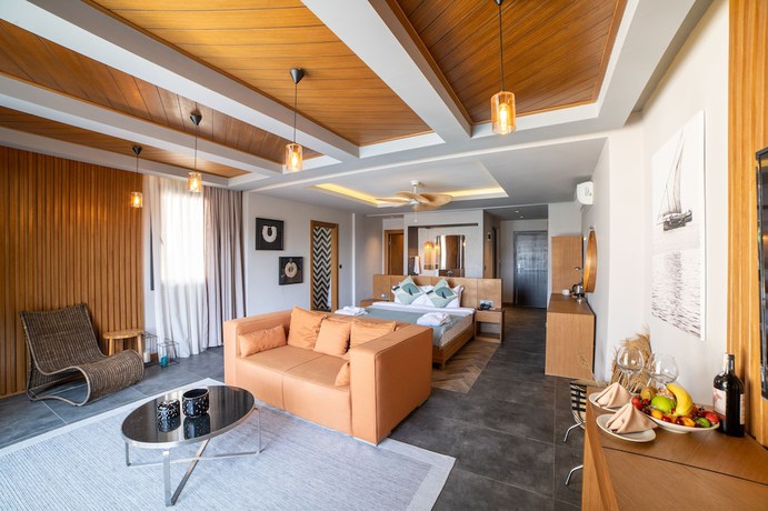 Imagen de la habitación del Hotel Moyo Luxury and Beach. Foto 11