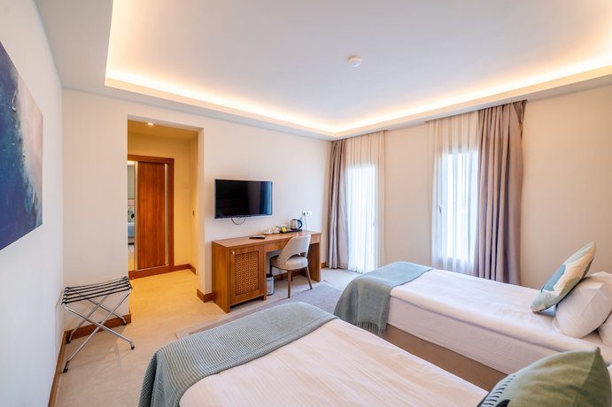 Imagen de la habitación del Hotel Moyo Luxury and Beach. Foto 12