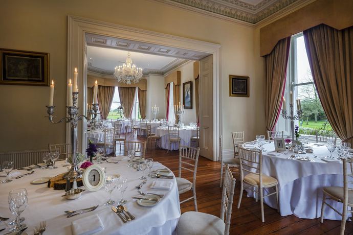 Imagen de los interiores del Hotel Moyvalley and Golf Resort. Foto 17