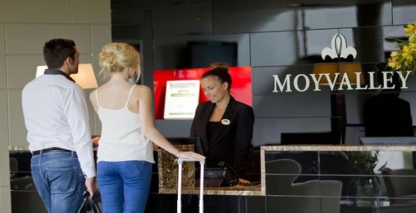 Imagen de los interiores del Hotel Moyvalley and Golf Resort. Foto 19