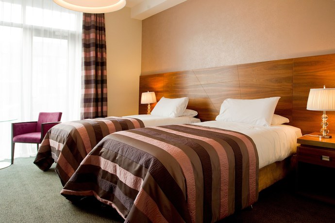 Imagen de la habitación del Hotel Moyvalley and Golf Resort. Foto 11