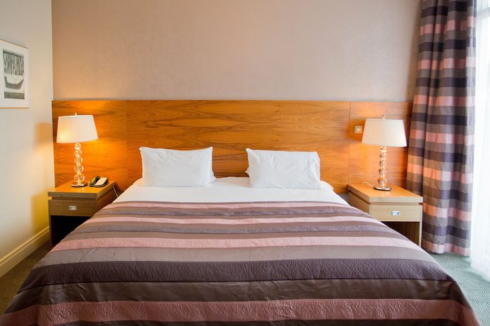 Imagen de la habitación del Hotel Moyvalley and Golf Resort. Foto 13